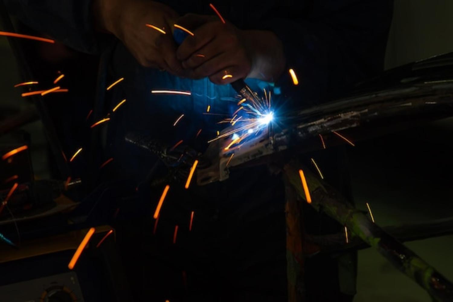 Как выбрать сварочный аппарат для начинающих:  пошаговая инструкция